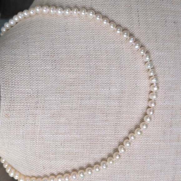 New Genuine Pearl Sterling Silver Necklace, Macy's, 18", Classic 6mm, Boxed - Picture 3 of 7